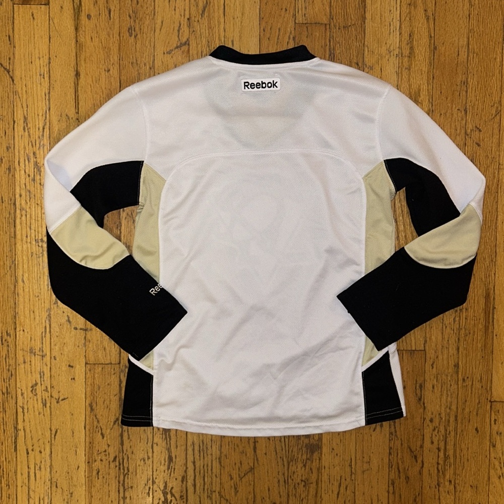 Penguins Women's Jersey 🏒🥅⛸️ - Picture 8 of 8